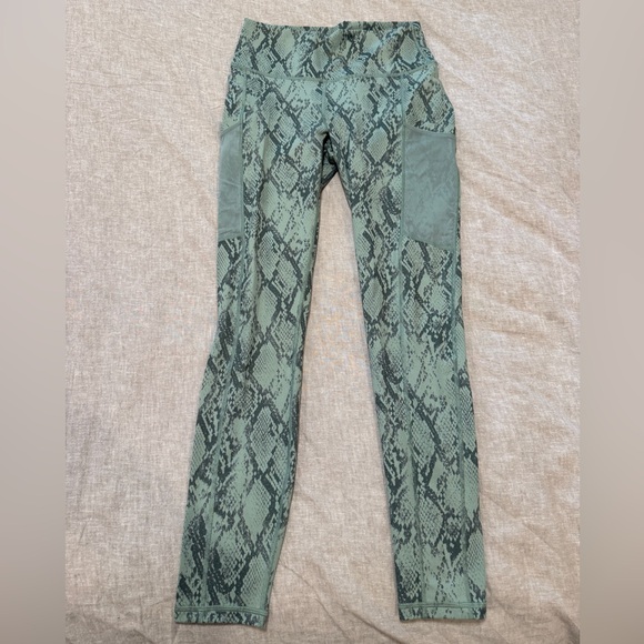 Fabletics Small Legging Bundle - Picture 8 of 9